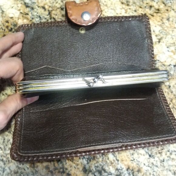 Vintage Alaska Tooled Leather Red Rose Flower Kisslock Kiss Lock Wallet - Picture 2 of 12